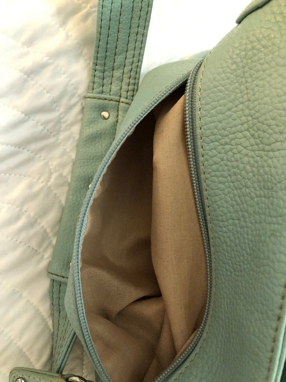 Stone & Co green pebble grain leather shoulder bag. - Picture 11 of 12